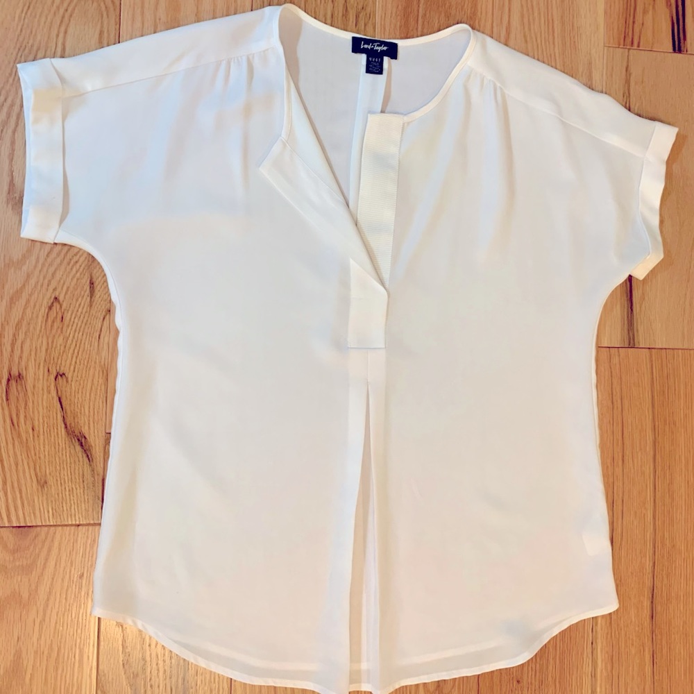 Lord & Taylor white business blouse with a V-Neck